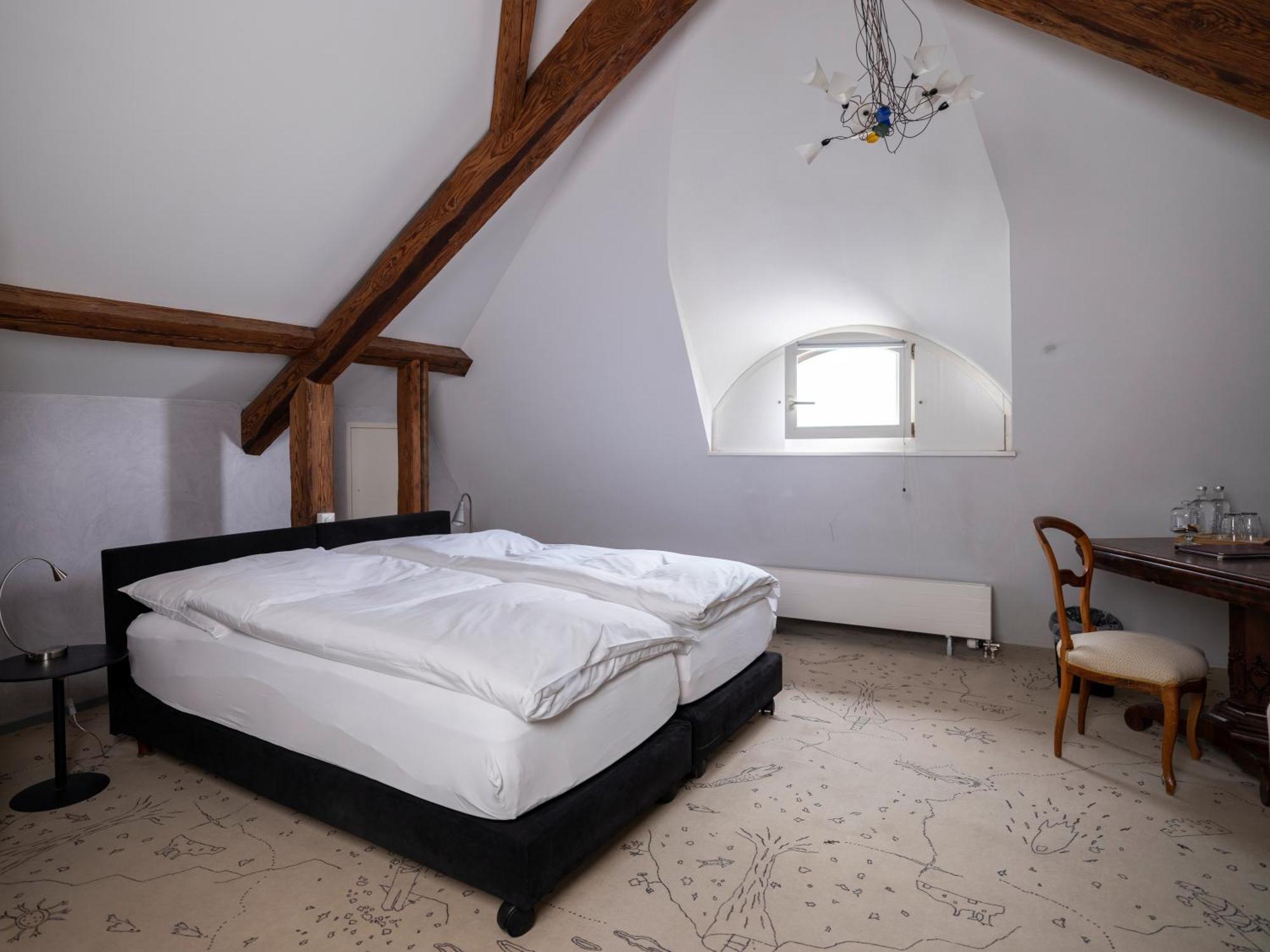 Romantik Hotel de L'Ours Sugiez Extérieur photo