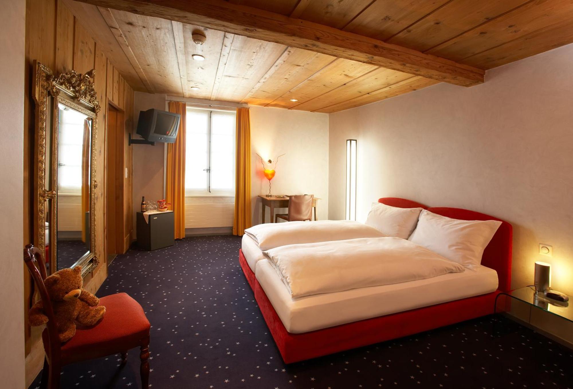 Romantik Hotel de L'Ours Sugiez Extérieur photo